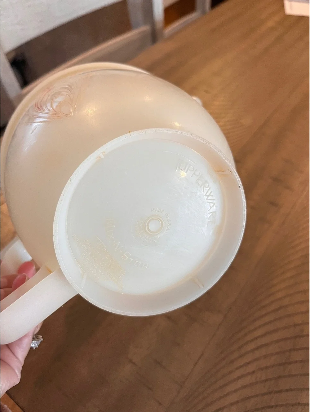 VTG Tupperware 8 Cup Mix-N-Store Batter Bowl with Lid White #1281 Red Markings